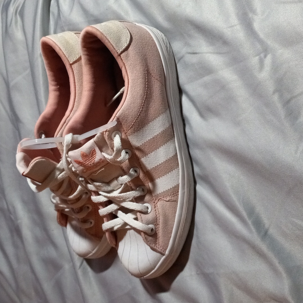 Womens Adidas shoes - Picture 3 of 6